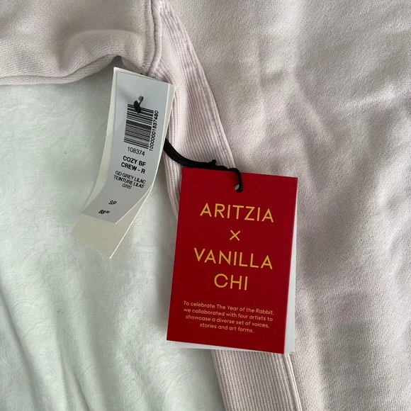 Aritzia cozy fleece boyfriend sweatshirt - cute bunny design - Picture 2 of 9